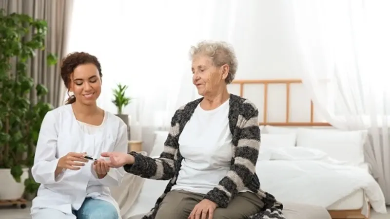 How Assisted Living Helps Seniors Manage Their Diabetes