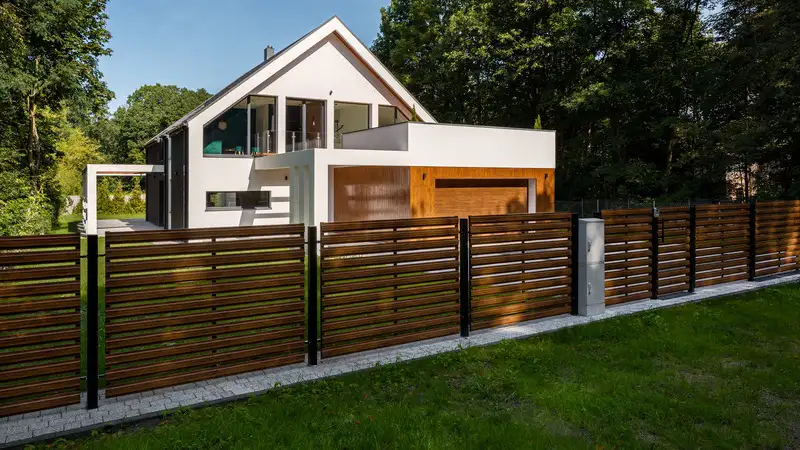 How F&W Fences Boost Property Value & Curb Appeal